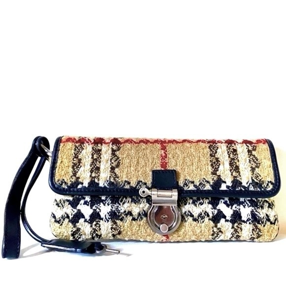 Burberry Boucle Housecheck Wristlet / Clutch - Picture 1 of 16